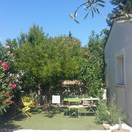 Au Bon Penequet Bed & Breakfast Pujaut Dış mekan fotoğraf